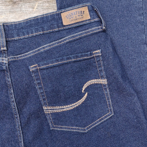 Levi's 'modern boot cut' jeans - Picture 9 of 9